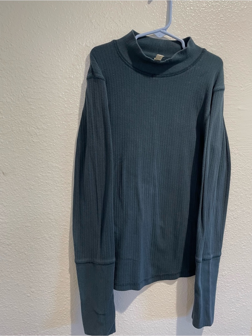 ✨ Free People Dark Forest Green Mock Neck Ribbed Top • S 💚 - Picture 2 of 5
